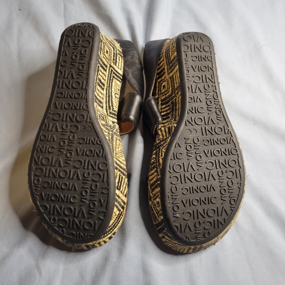 Vionic women's Cancun black leather woven wedge sandals - Picture 11 of 13